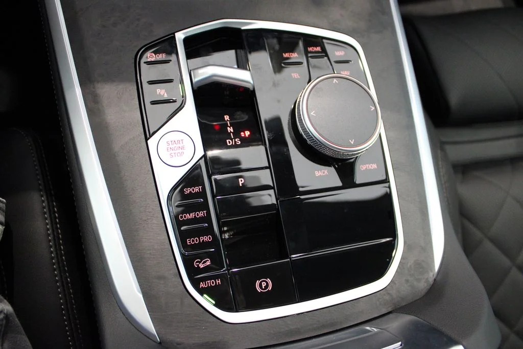 New 2026 Mineral White Metallic BMW xDrive40i image 15