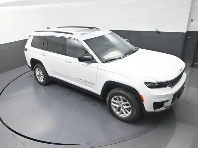 New 2026 Bright White Clear-Coat Exterior Paint Jeep Laredo image 11