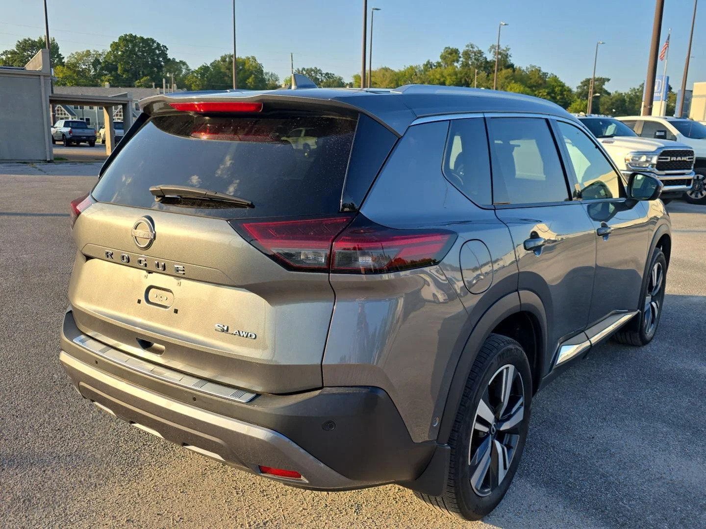Used 2023 Gun Metallic Nissan SL image 3