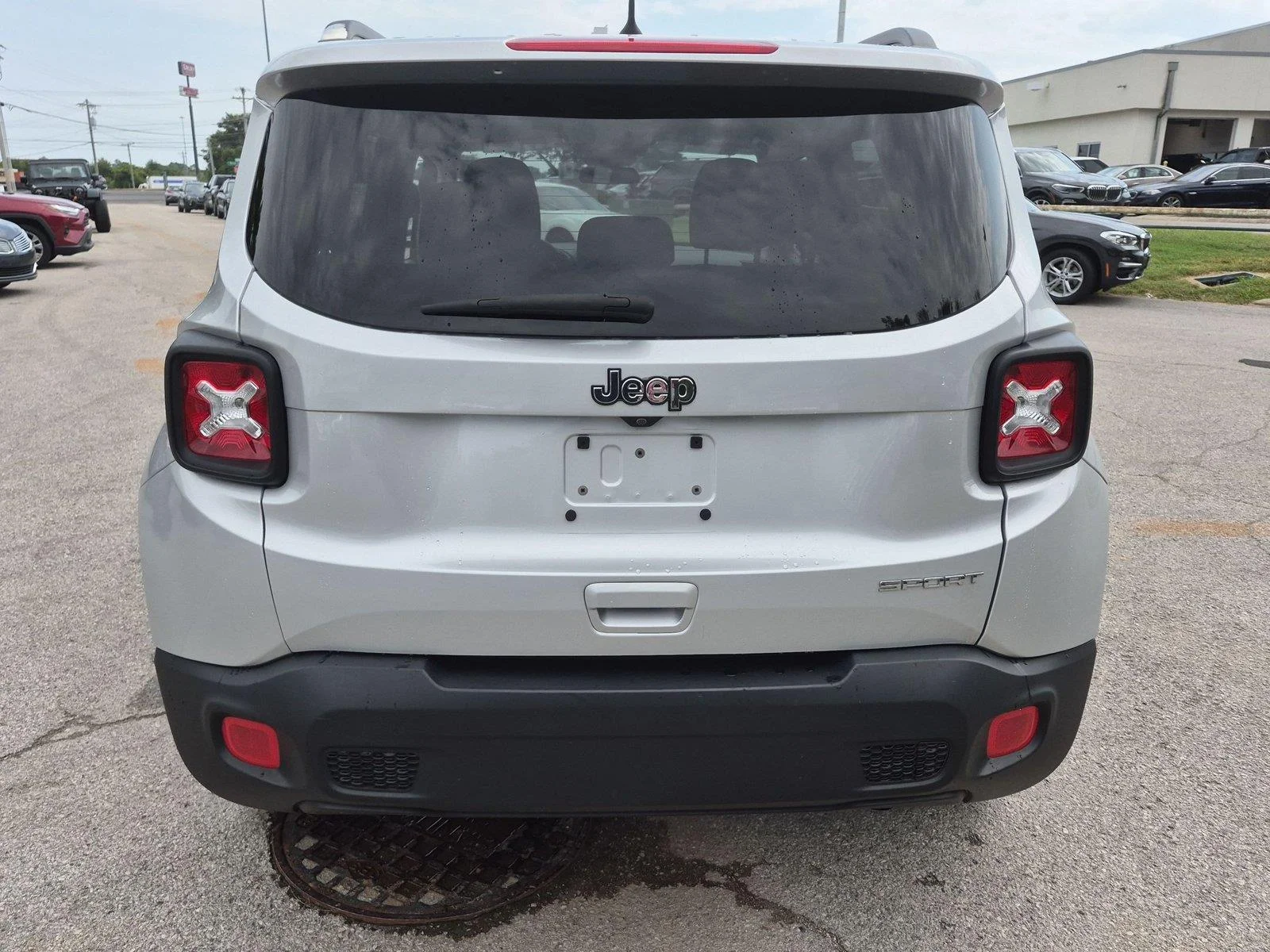 Used 2018 Glacier Metallic Jeep Sport image 4
