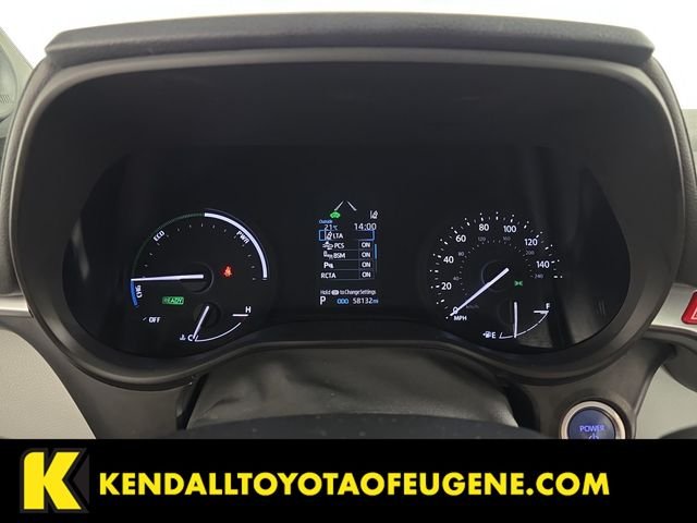 Used 2022 White Toyota XLE image 16