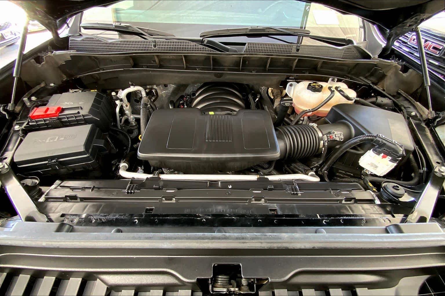 Used 2024 Onyx Black GMC Elevation image 32