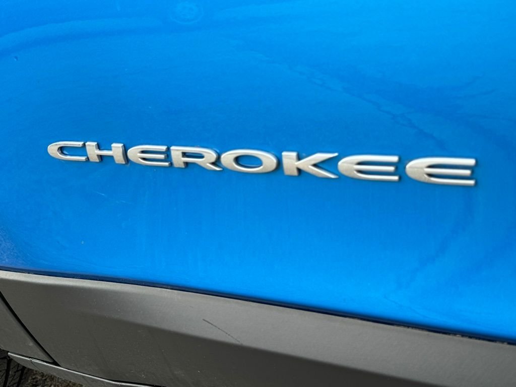 Certified Used 2022 Blue Jeep Latitude Lux image 33