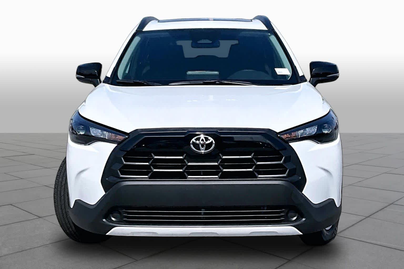 Used 2026 Wind Chill Pearl Toyota LE image 4