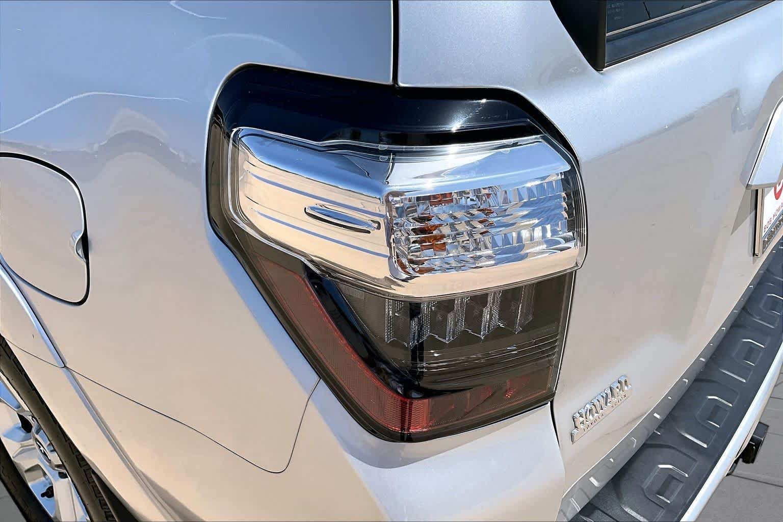 Used 2019 Classic Silver Metallic Toyota SR5 image 28