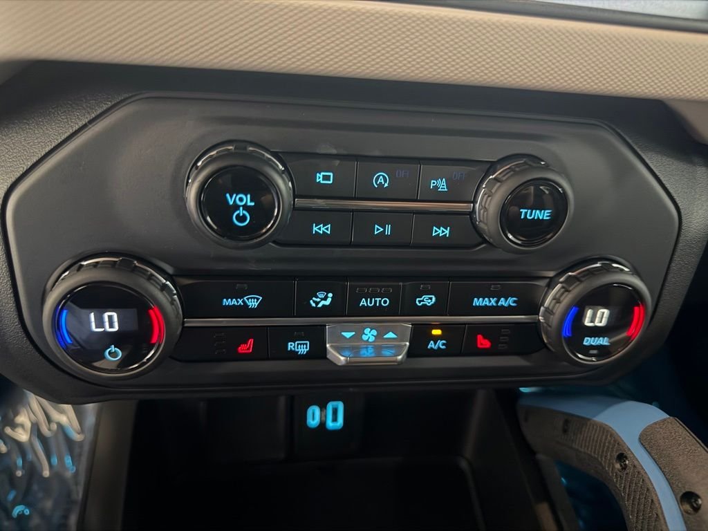 Used 2023 Gray Ford Wildtrak image 25