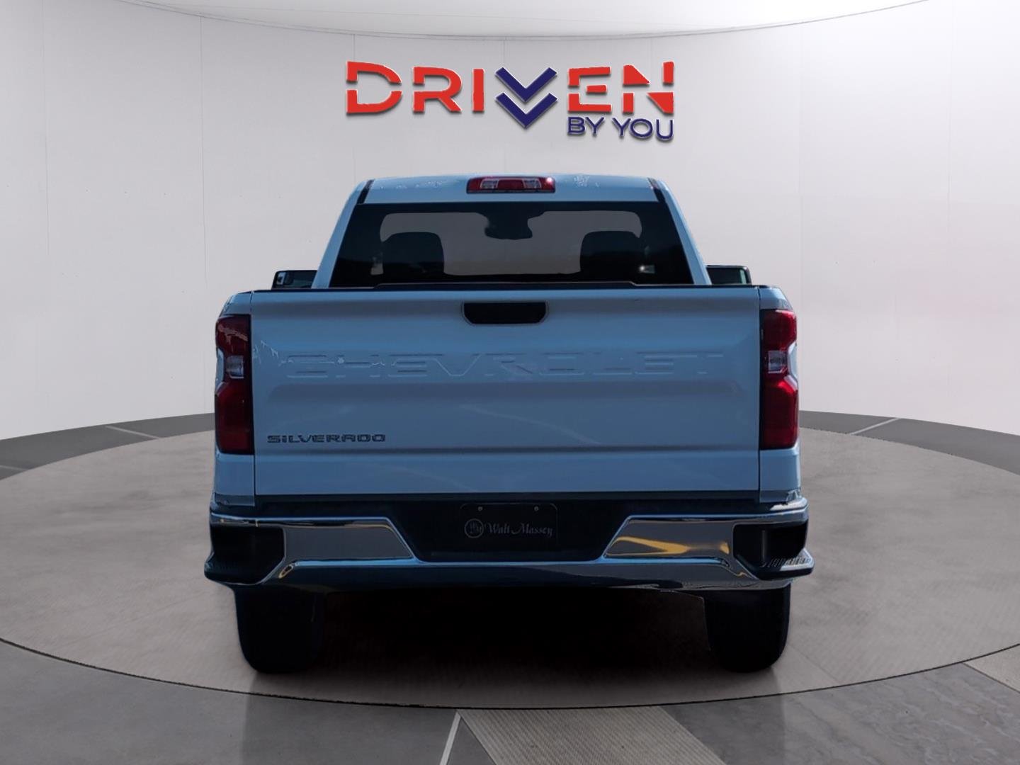 New 2026 Summit White Chevrolet WT image 4