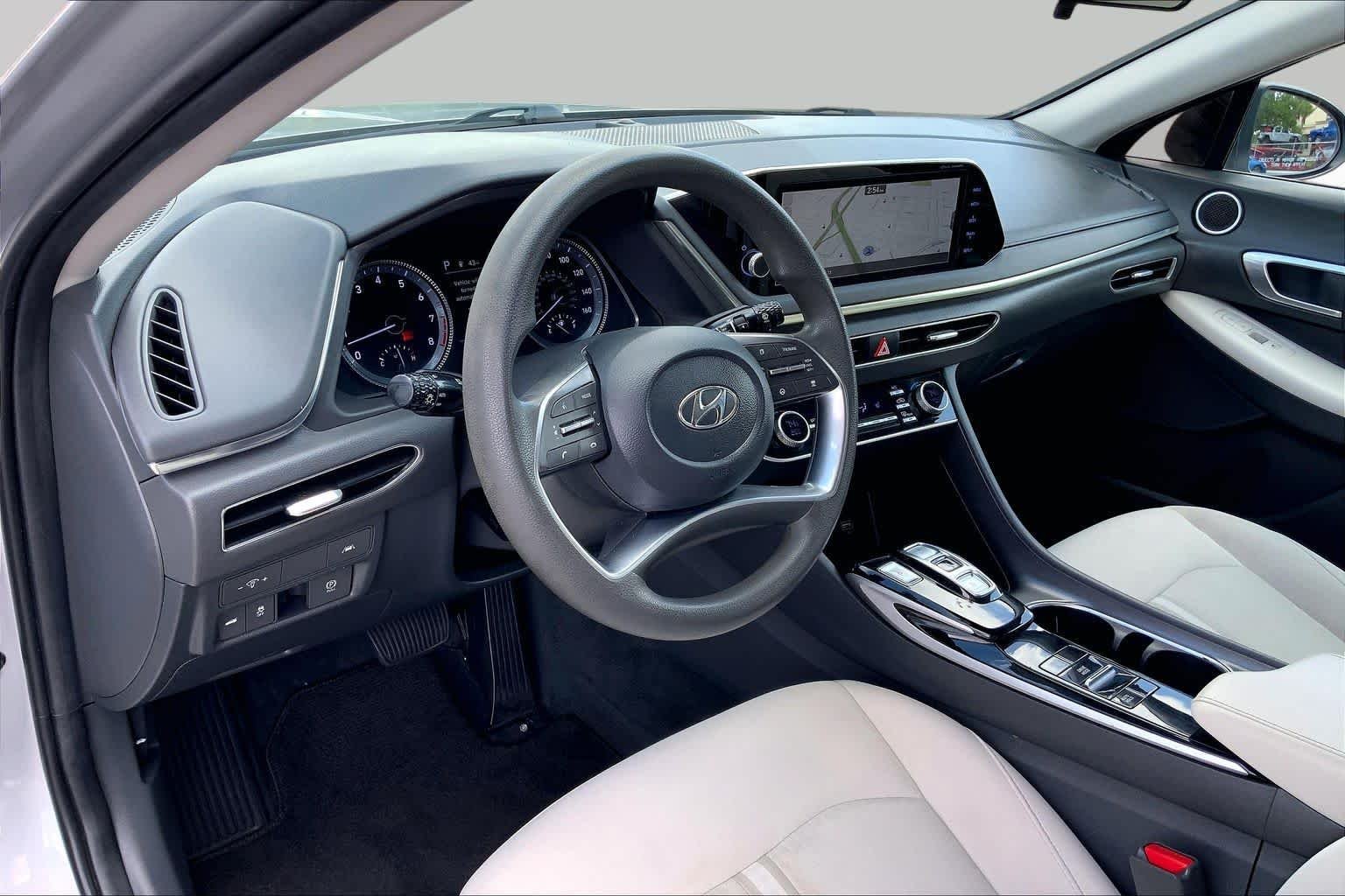 Used 2023 Hampton Gray Hyundai SEL image 18