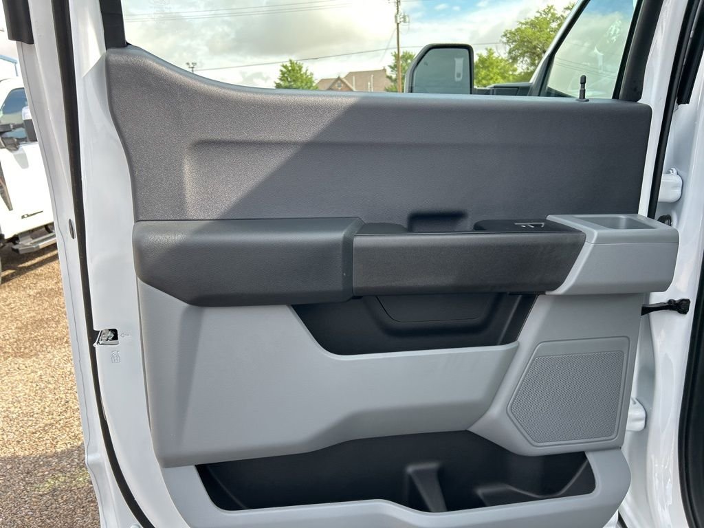 New 2026 Oxford White Ford XL image 37