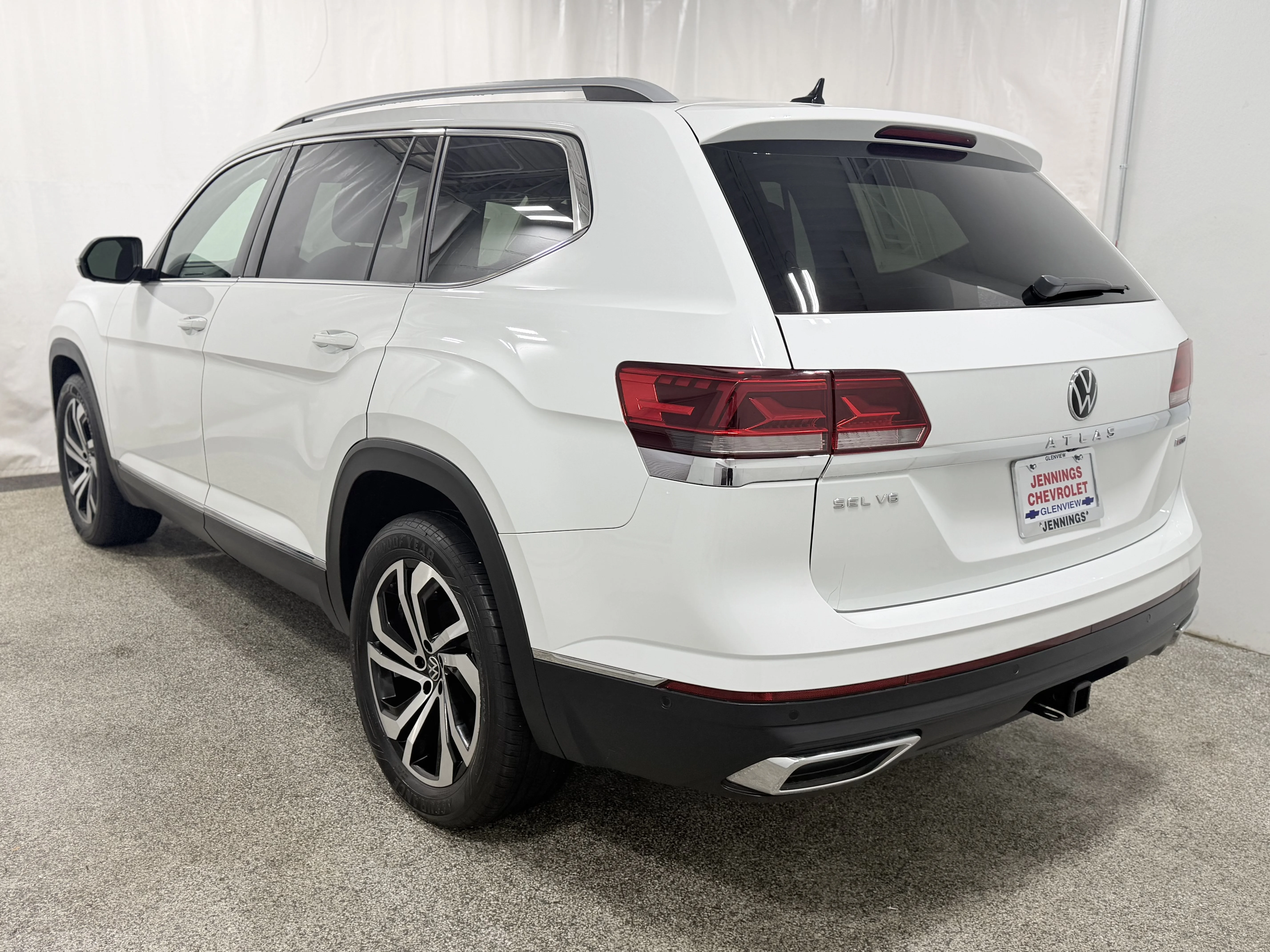 Used 2021  Volkswagen 3.6L V6 SEL Premium image 6