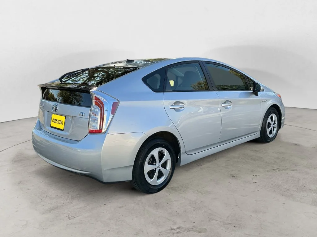 Used 2015 Silver Toyota Three image 8