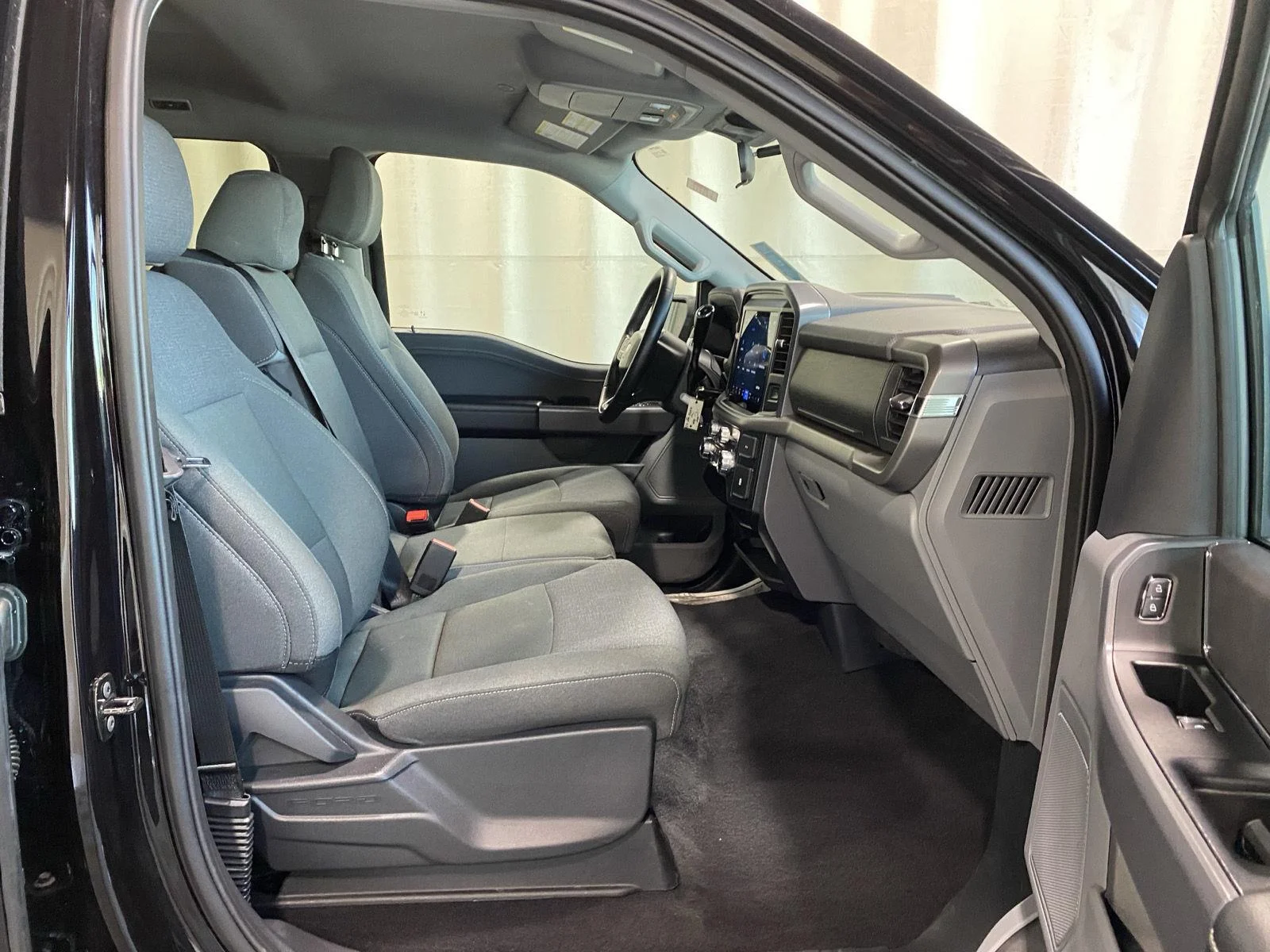 Used 2025 Agate Black Ford XLT image 7