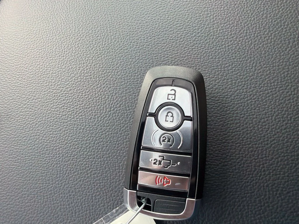 New 2027 Iconic Silver Metallic Ford F-350® Lariat® image 31