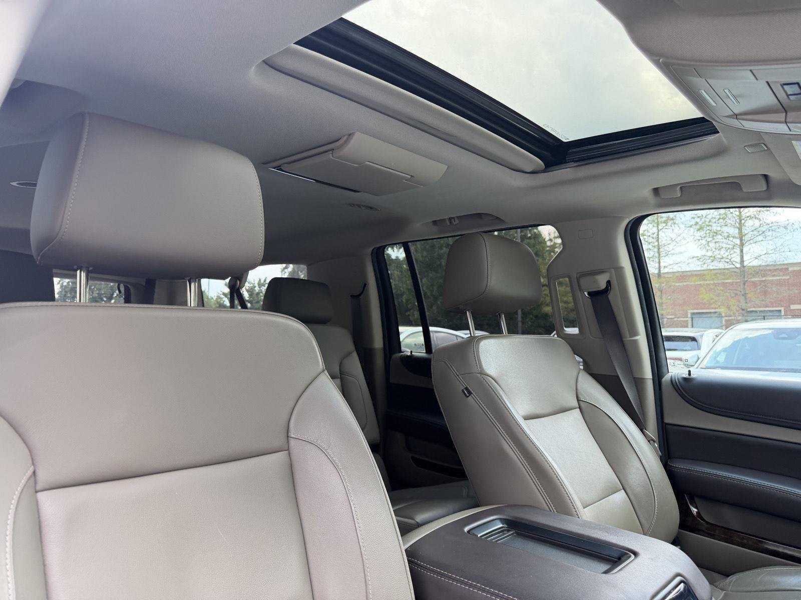 Used 2020 Iridescent Pearl Tricoat Chevrolet LT image 33