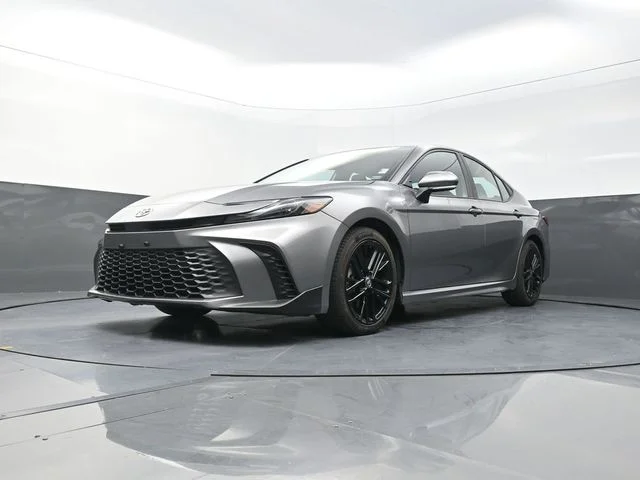 Used 2025  Toyota SE image 32