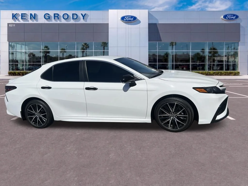Used 2023 White Toyota SE image 11