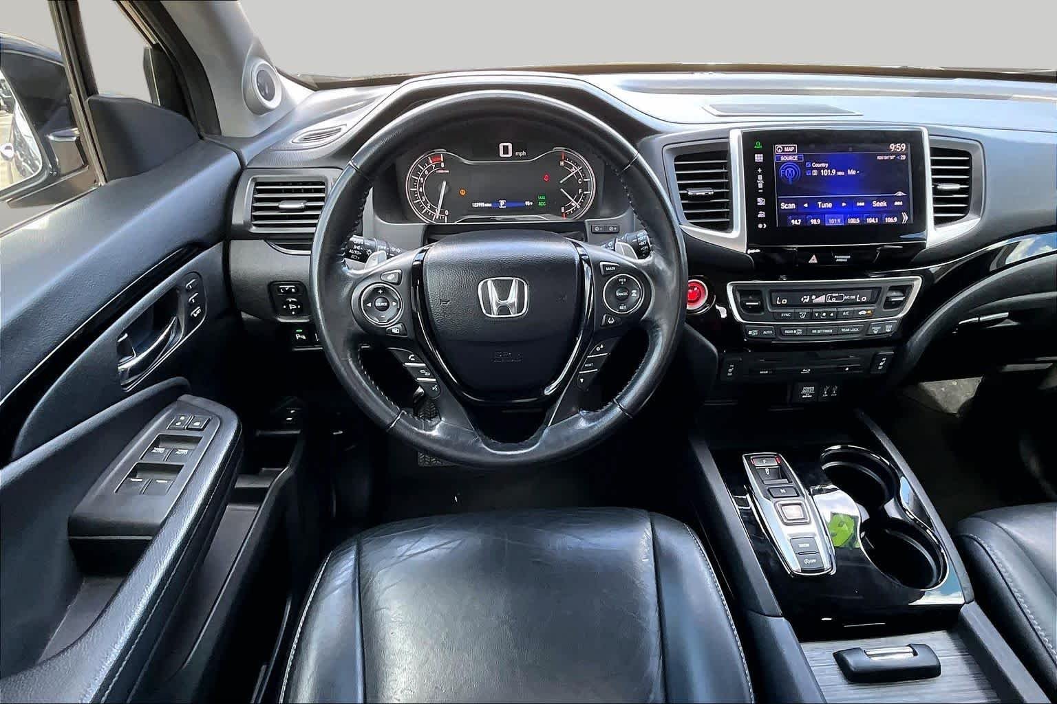 Used 2016 Crystal Black Pearl Honda Touring image 6