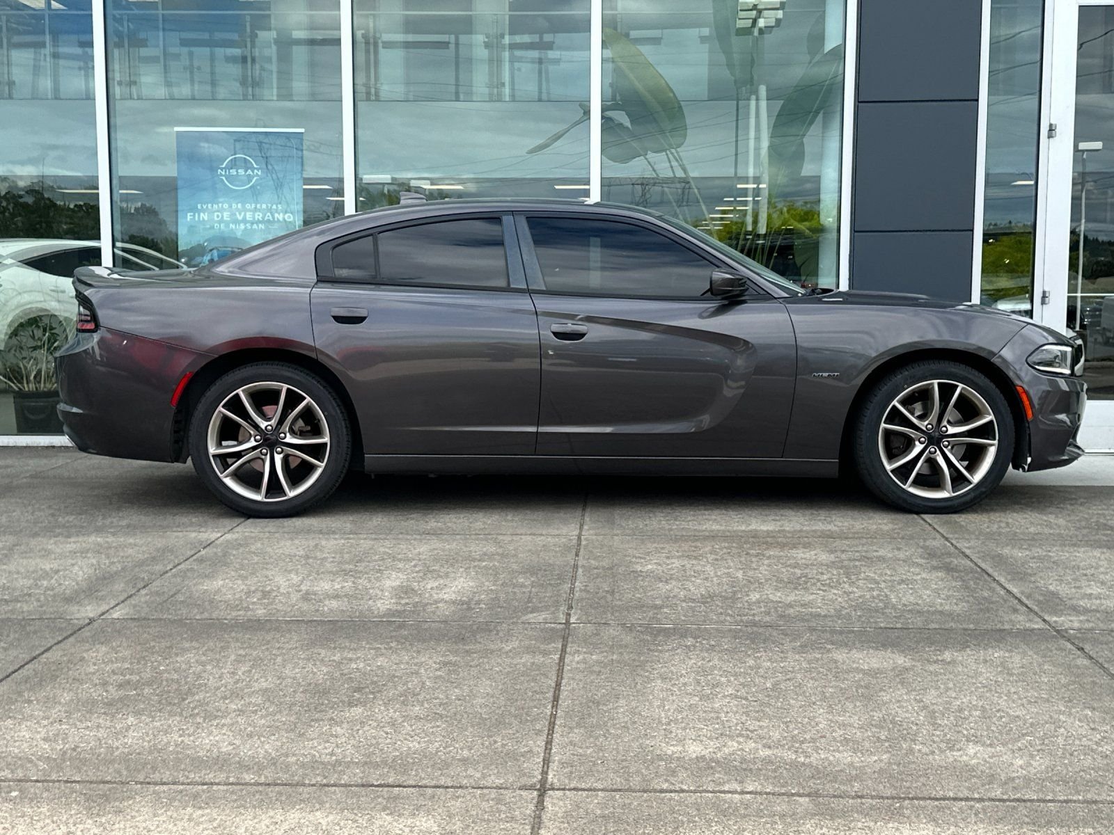 Used 2016 Granite Crystal Metallic Clearcoat Dodge R/T image 2