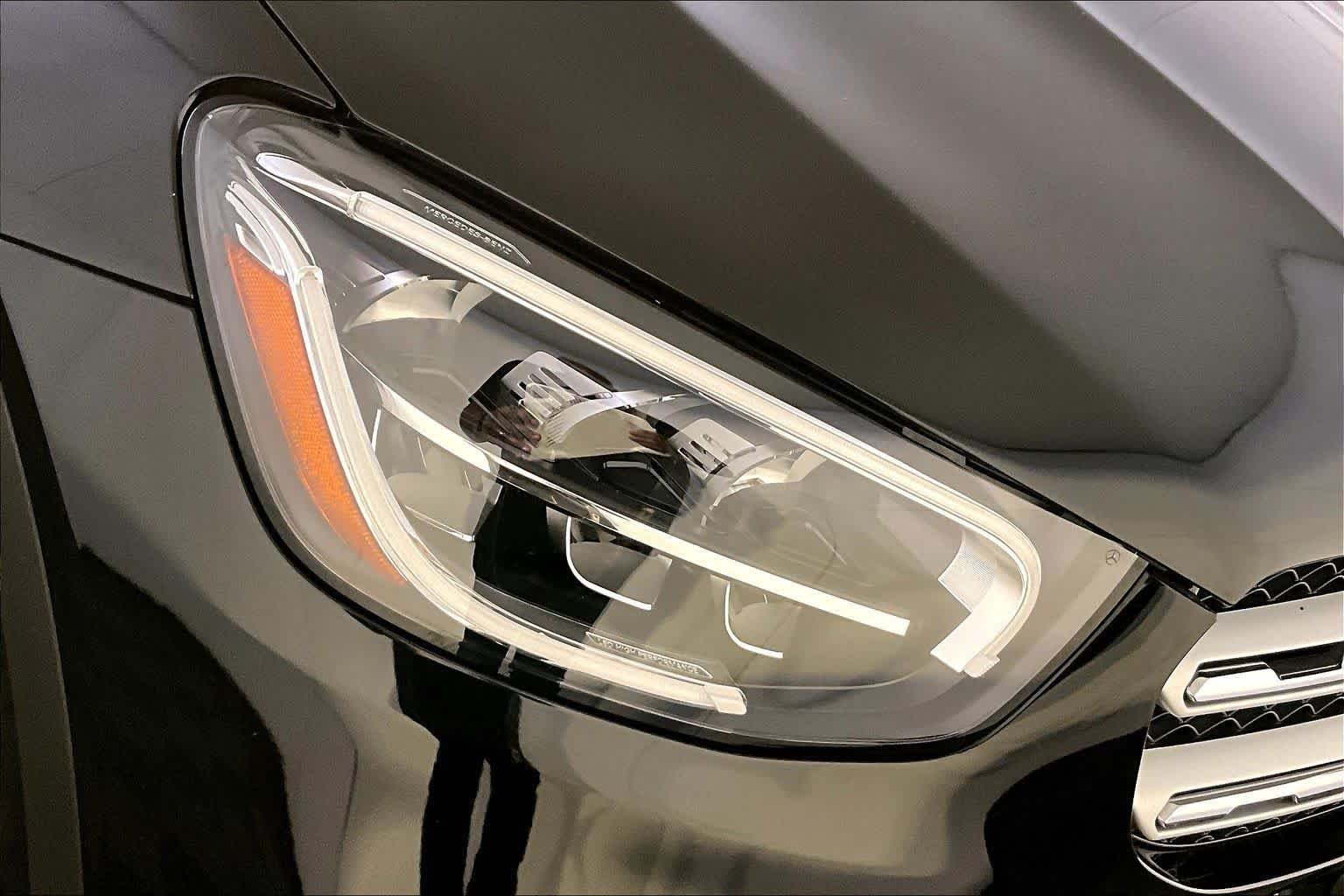 Used 2020 Black Mercedes-Benz GLC 300 image 27