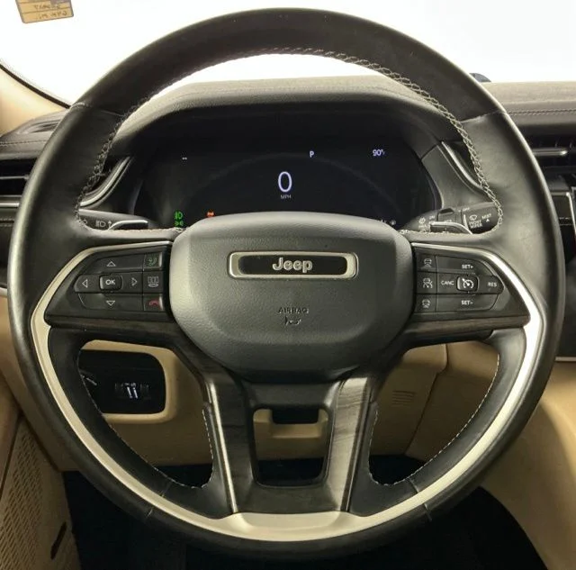 Used 2021 Velvet Jeep Limited image 11