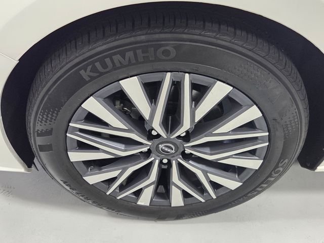 Used 2025 White Nissan 2.5 SV image 16