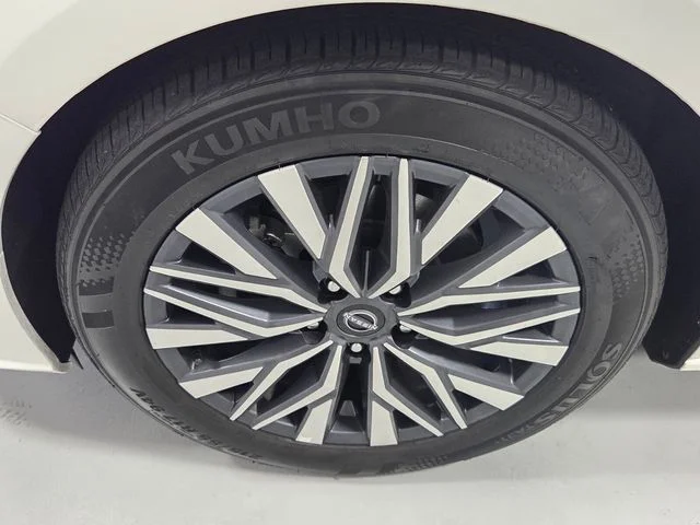 Used 2025 White Nissan 2.5 SV image 16