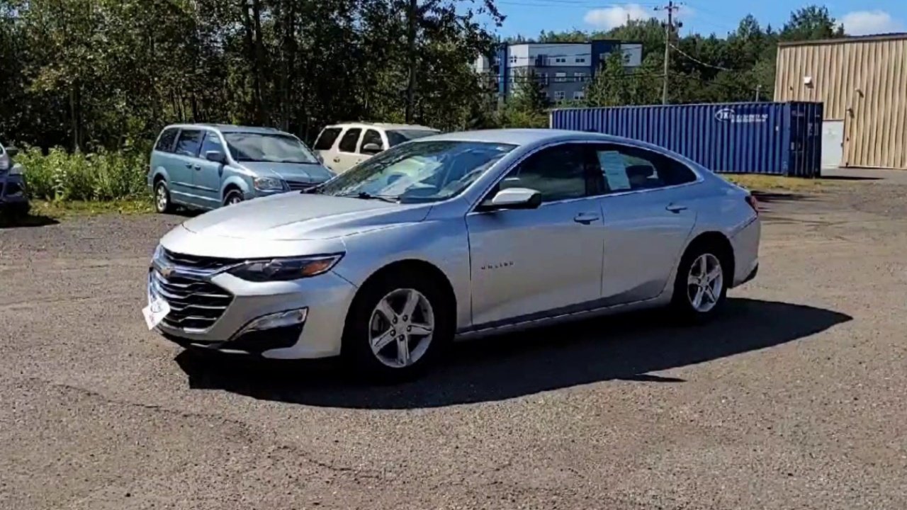 2021 Chevrolet Malibu LS photo 2