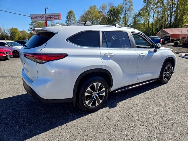 Used 2023 Beige Toyota XLE image 7