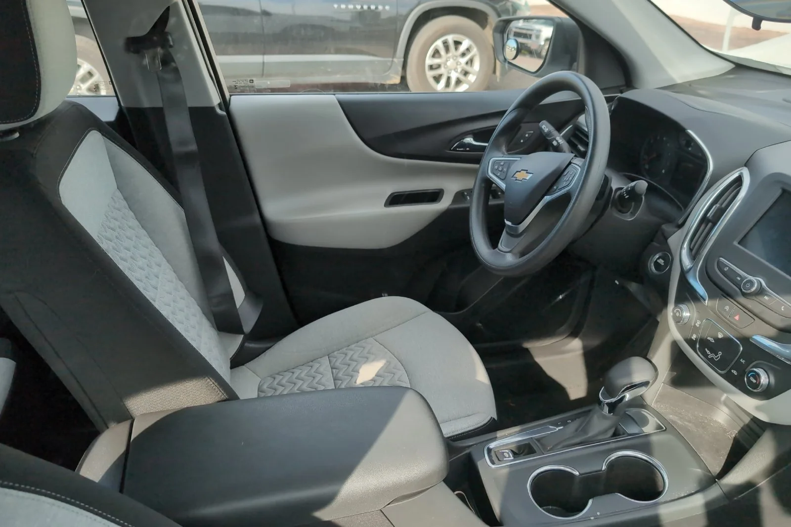 Used 2022 SUMMIT WHITE Chevrolet LS image 6