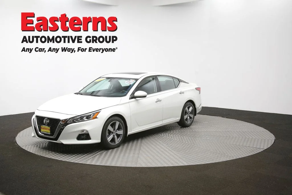 Used 2022 White Nissan 2.5 SL image 54