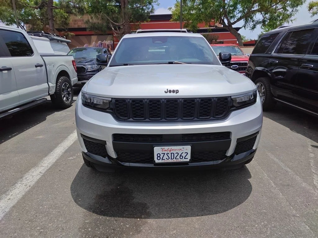 Used 2021 Silver Jeep Altitude image 21