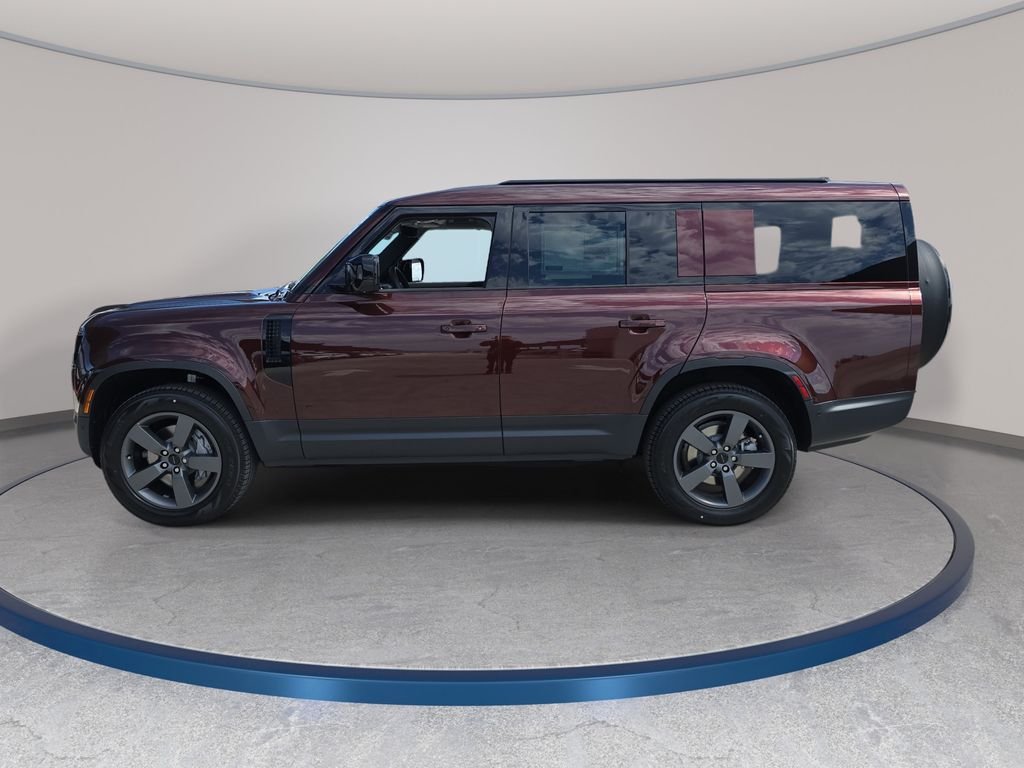 New 2026 Sedona Red Land Rover S image 8