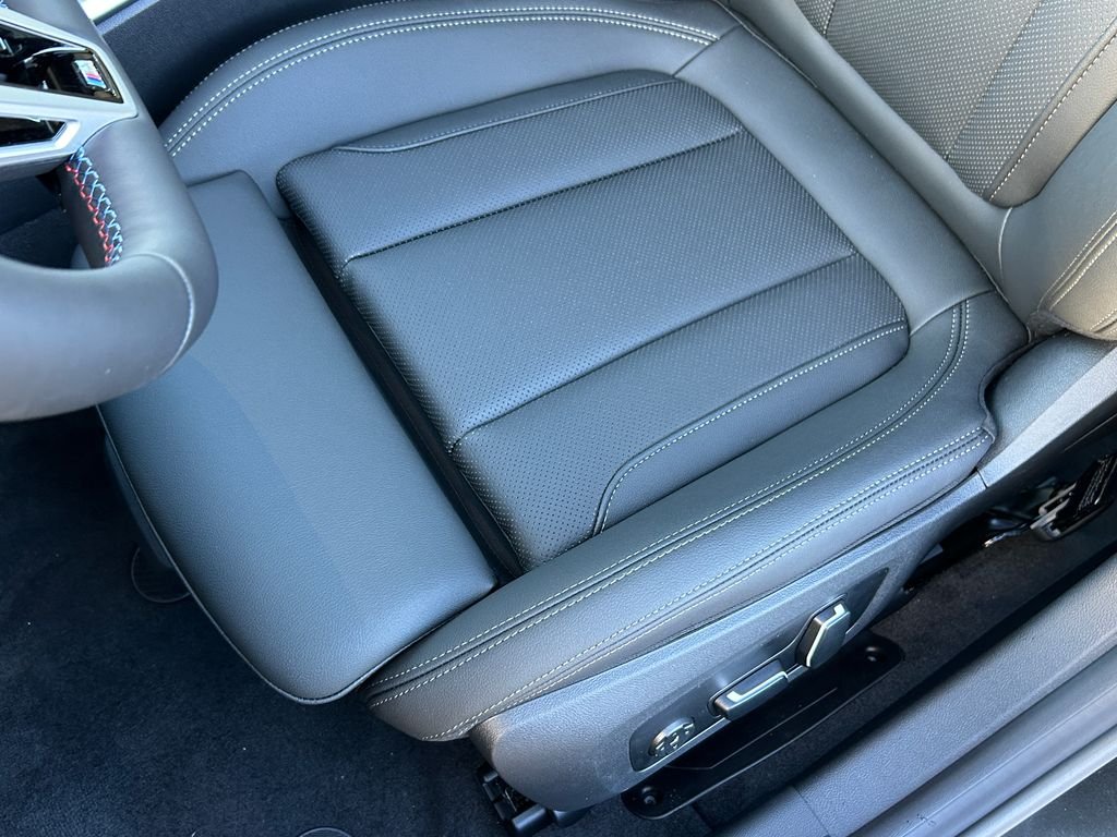 New 2026 Black Sapphire Metallic BMW M440i image 15
