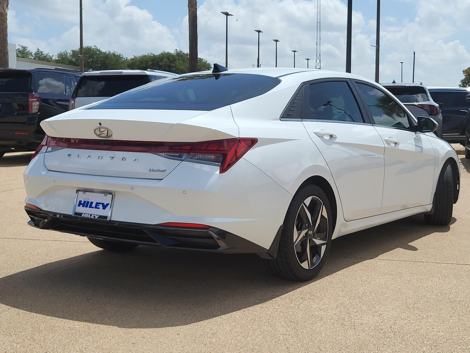 Used 2022 Quartz White Hyundai Limited image 3