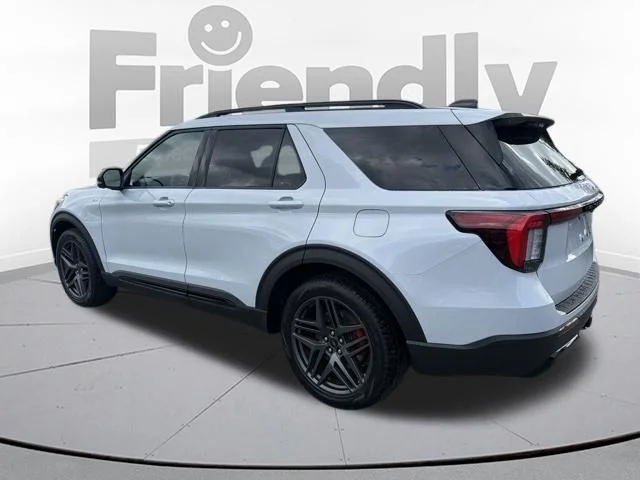 New 2026 Space White Metallic Ford ST-Line image 4