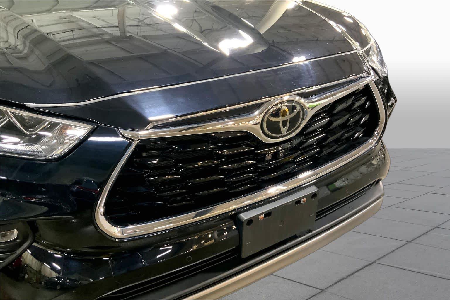 Used 2023 Midnight Black Metallic Toyota Platinum image 30
