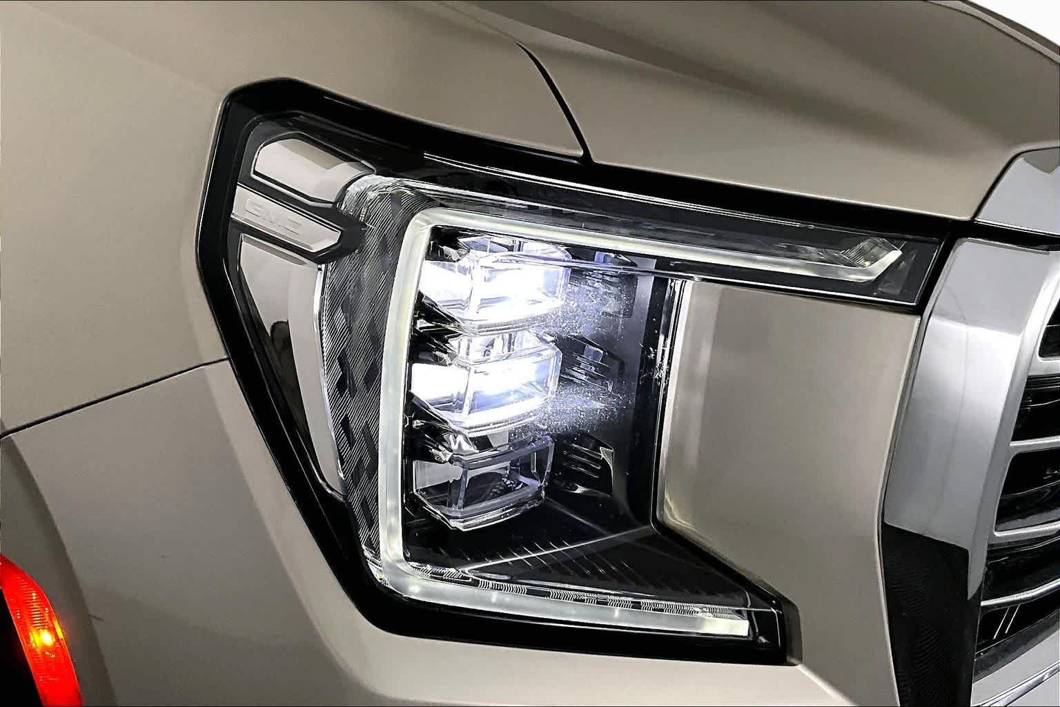 Used 2023 Pearl Beige Metallic GMC SLT image 26