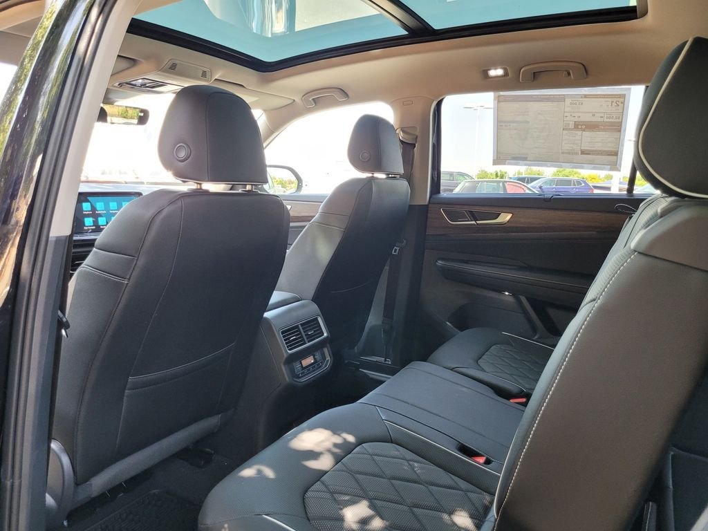 2025 Volkswagen Atlas SEL Premium R-Line - Photo 15