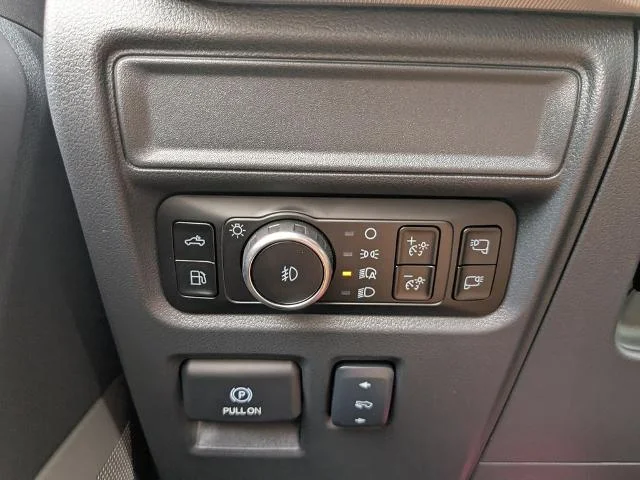 New 2025 Star White Metallic Tri-Coat Ford Lariat image 55