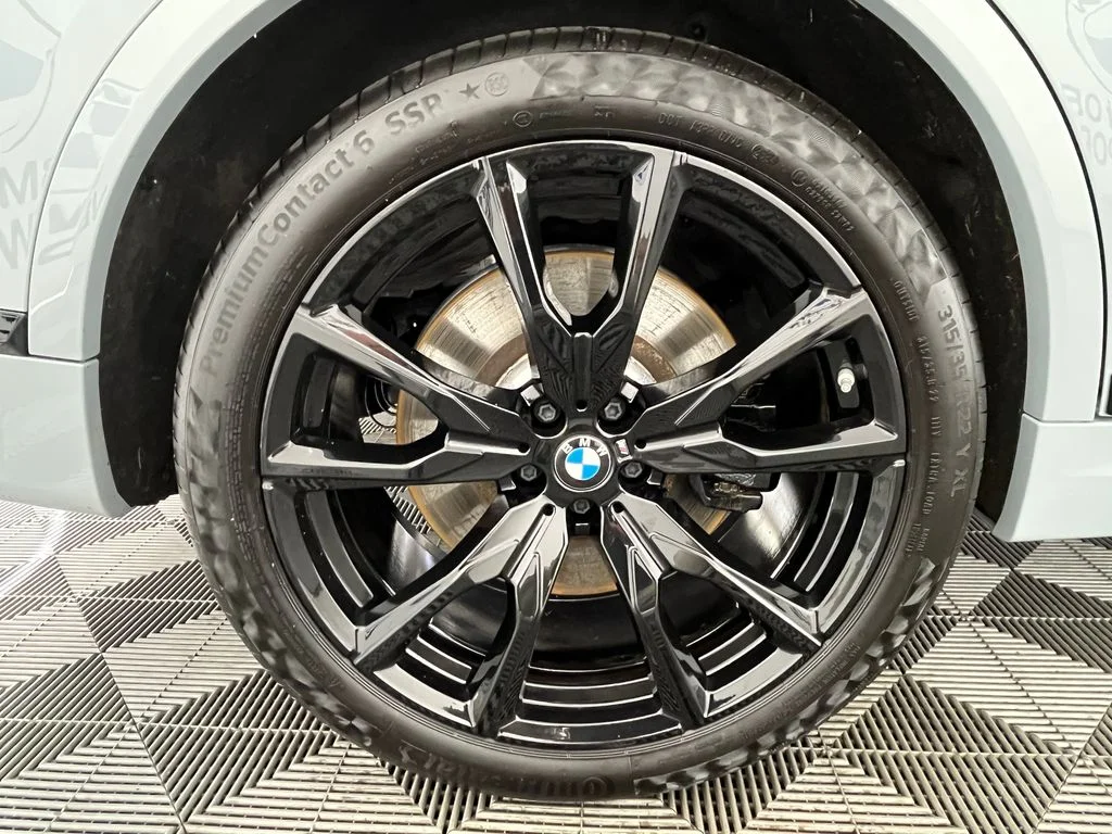 Used 2024 Gray BMW M60i image 16