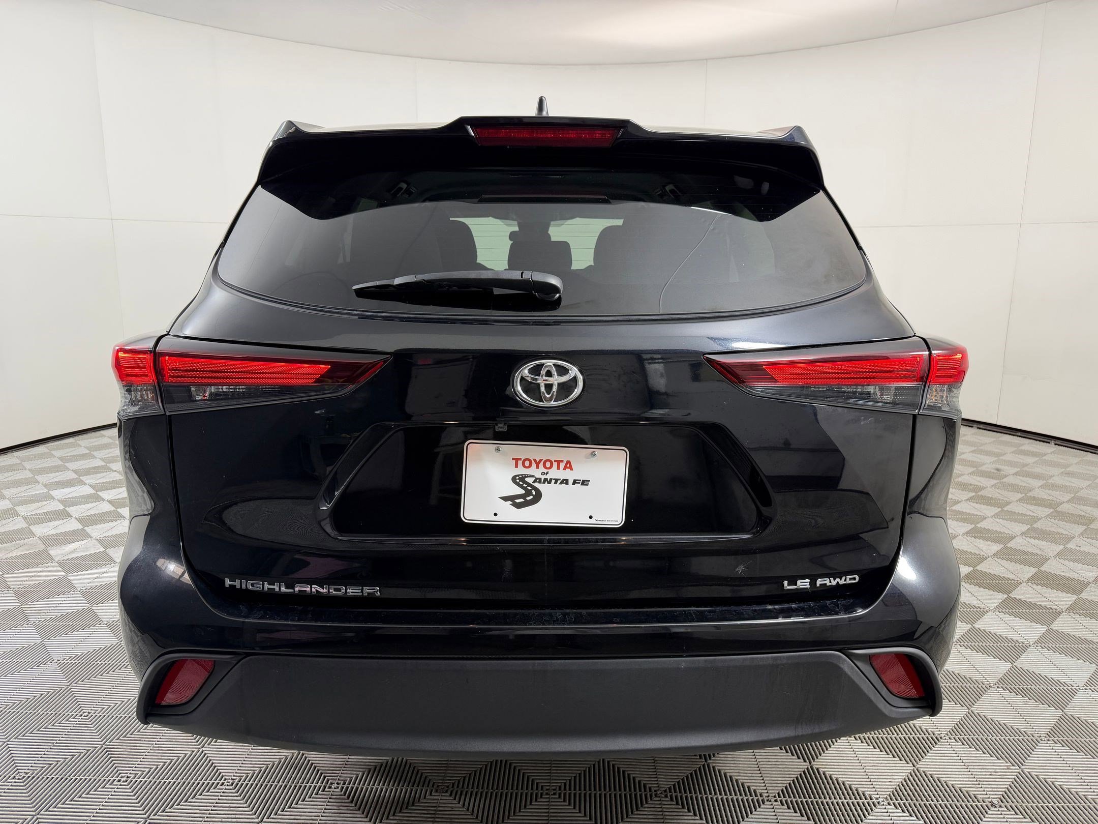 2024 Toyota Highlander LE - Photo 9