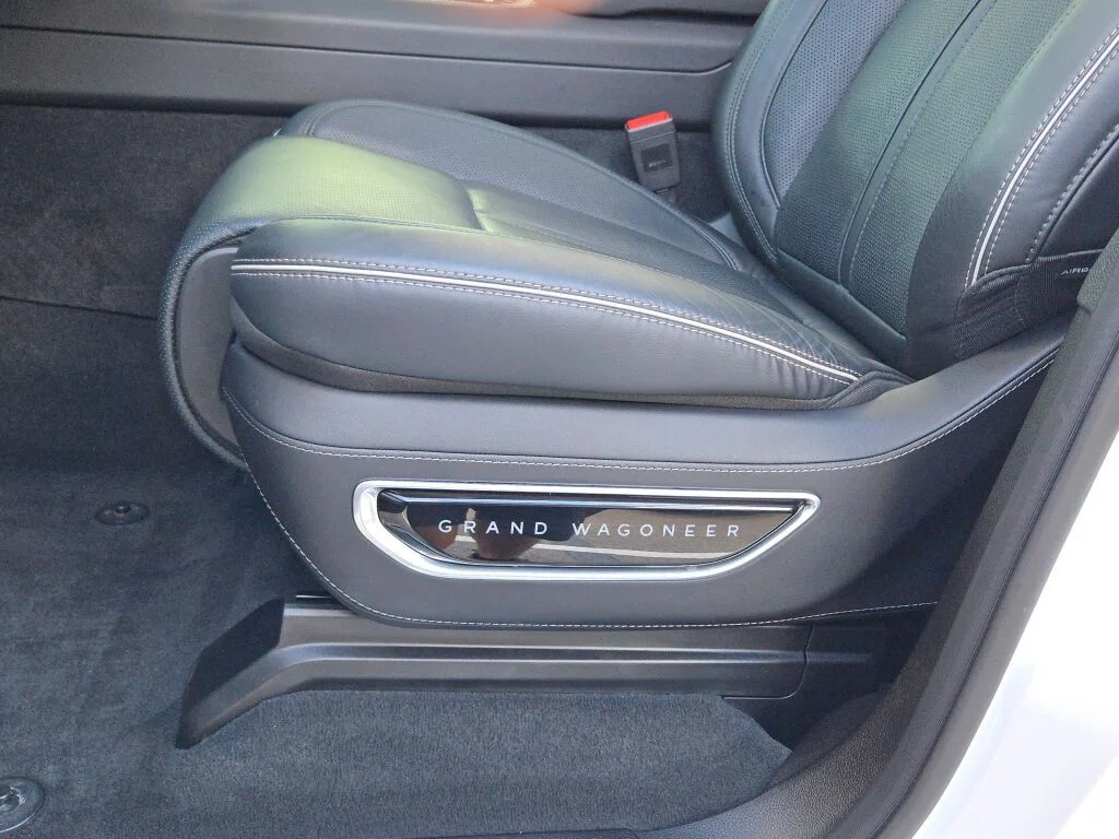 Used 2025 White Jeep Series II image 28