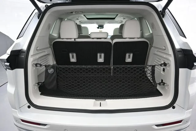 Used 2025 White Frost Tricoat Buick Avenir image 24