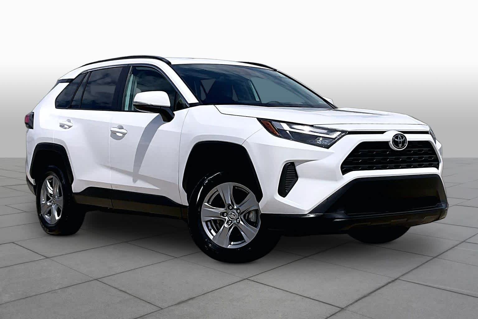 Used 2025 Ice Cap Toyota XLE image 3