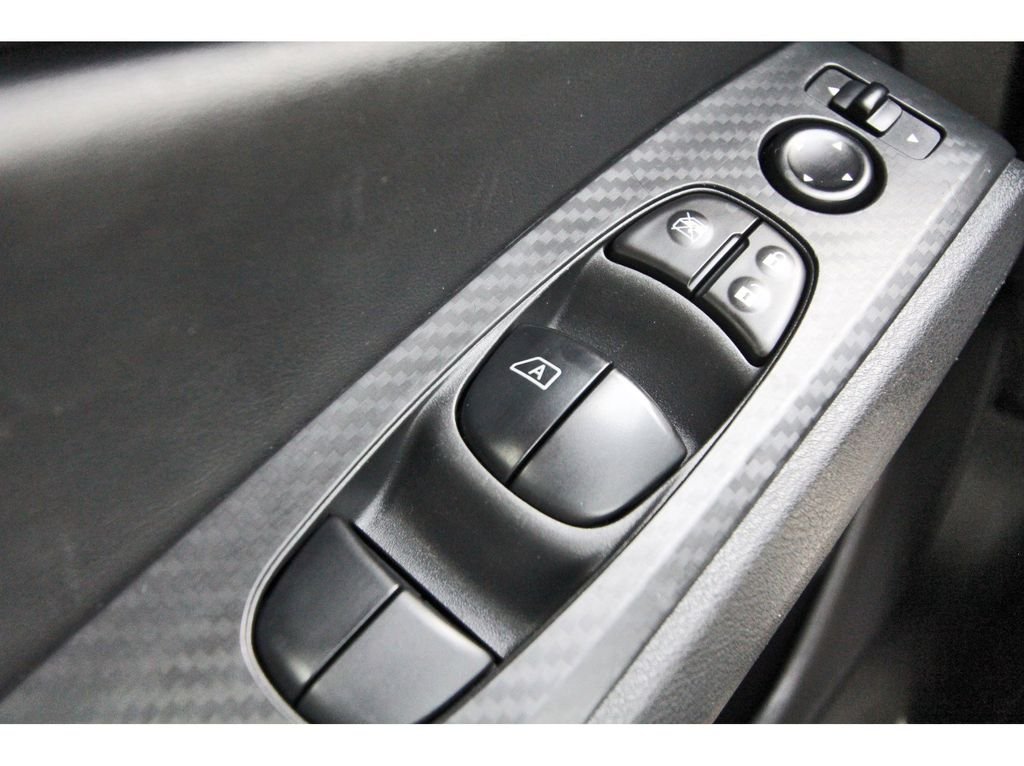 Used 2025 White Nissan 2.5 SV image 22