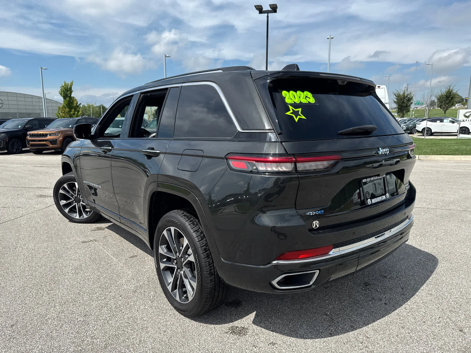 Used 2023 Rocky Mountain Pearlcoat Jeep Overland image 6