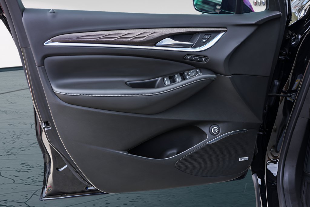 Used 2023 EBONY TWILIGHT METALLIC Buick Avenir image 25