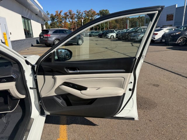 Used 2023 White Nissan 2.5 SL image 32