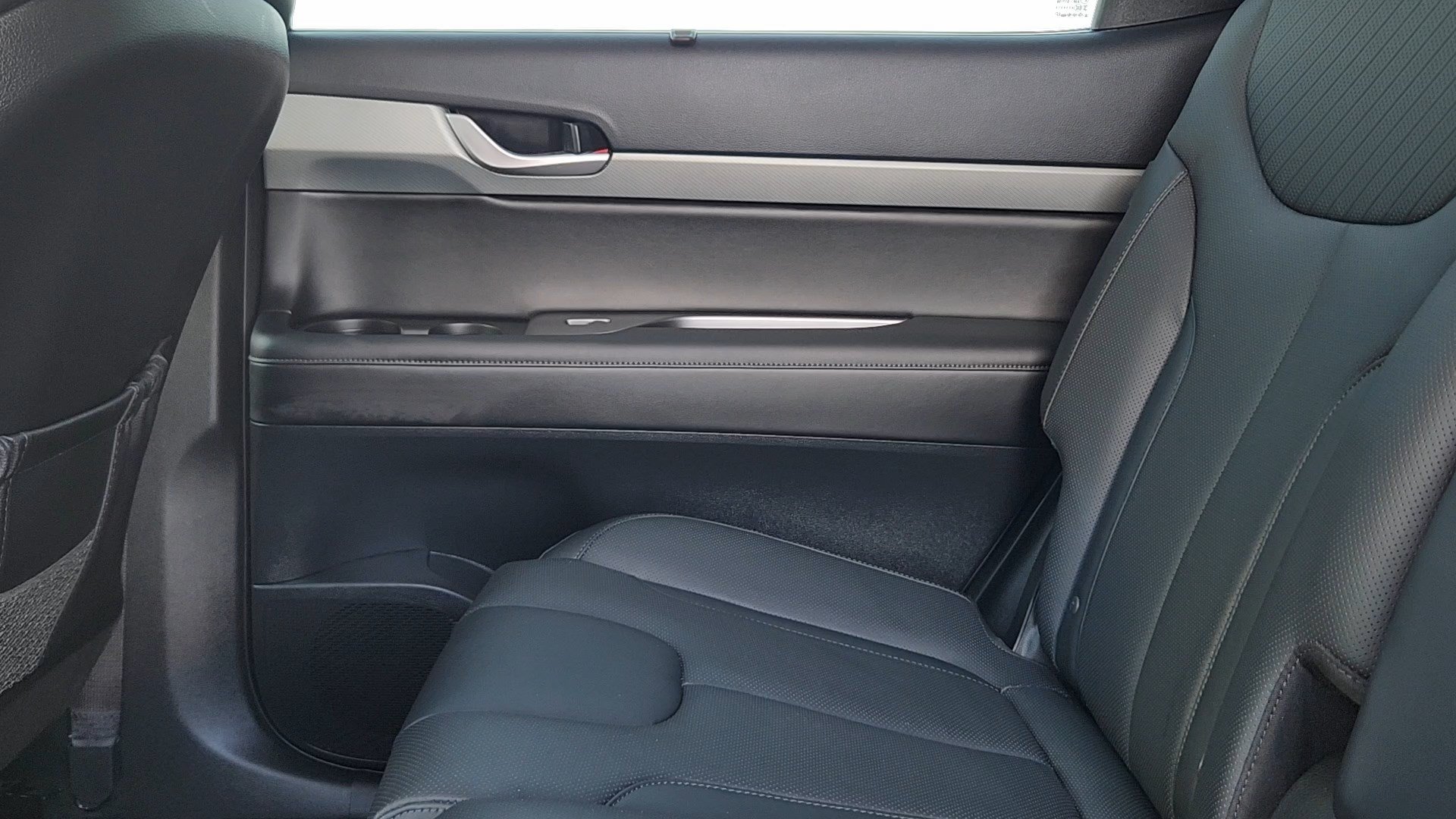 Certified Used 2025 Abyss Black Pearl Hyundai SEL Premium 8P image 17