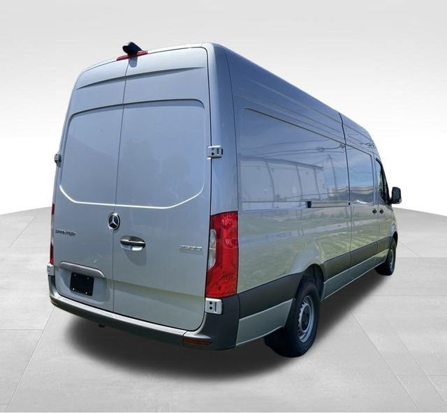 New 2025  Mercedes-Benz Cargo 170 WB image 9